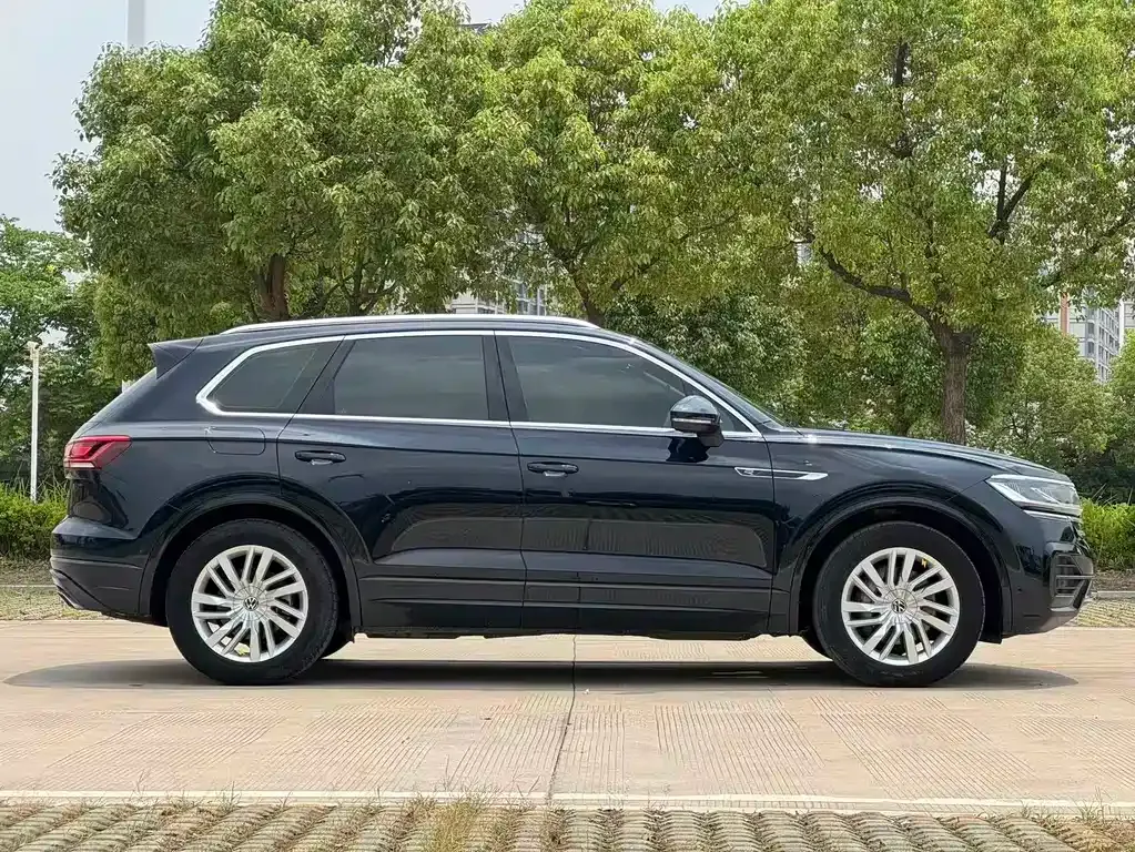 Volkswagen Touareg — фото 10