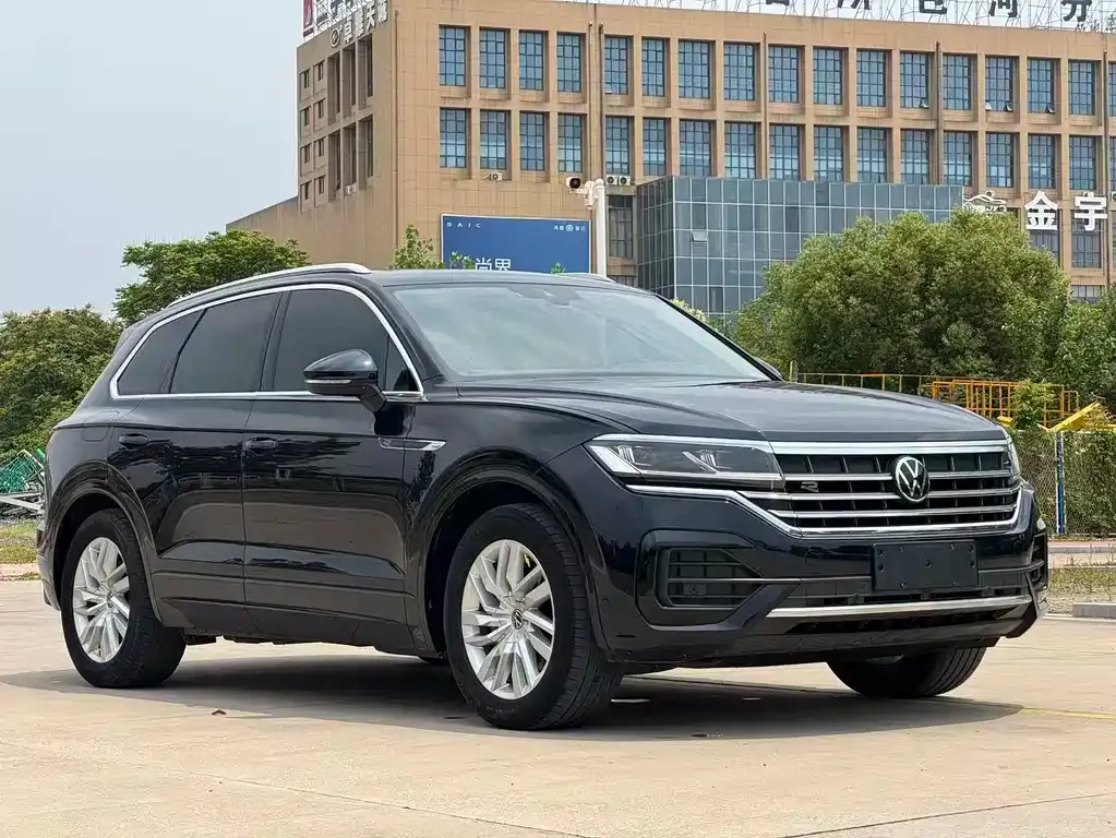Volkswagen Touareg — фото 9