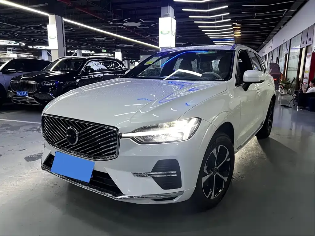 Volvo XC60 — фото 1