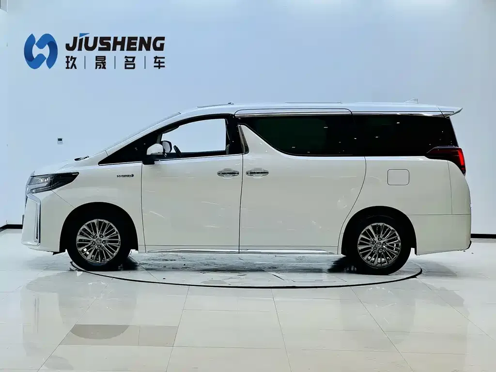 Toyota Alphard — фото 2