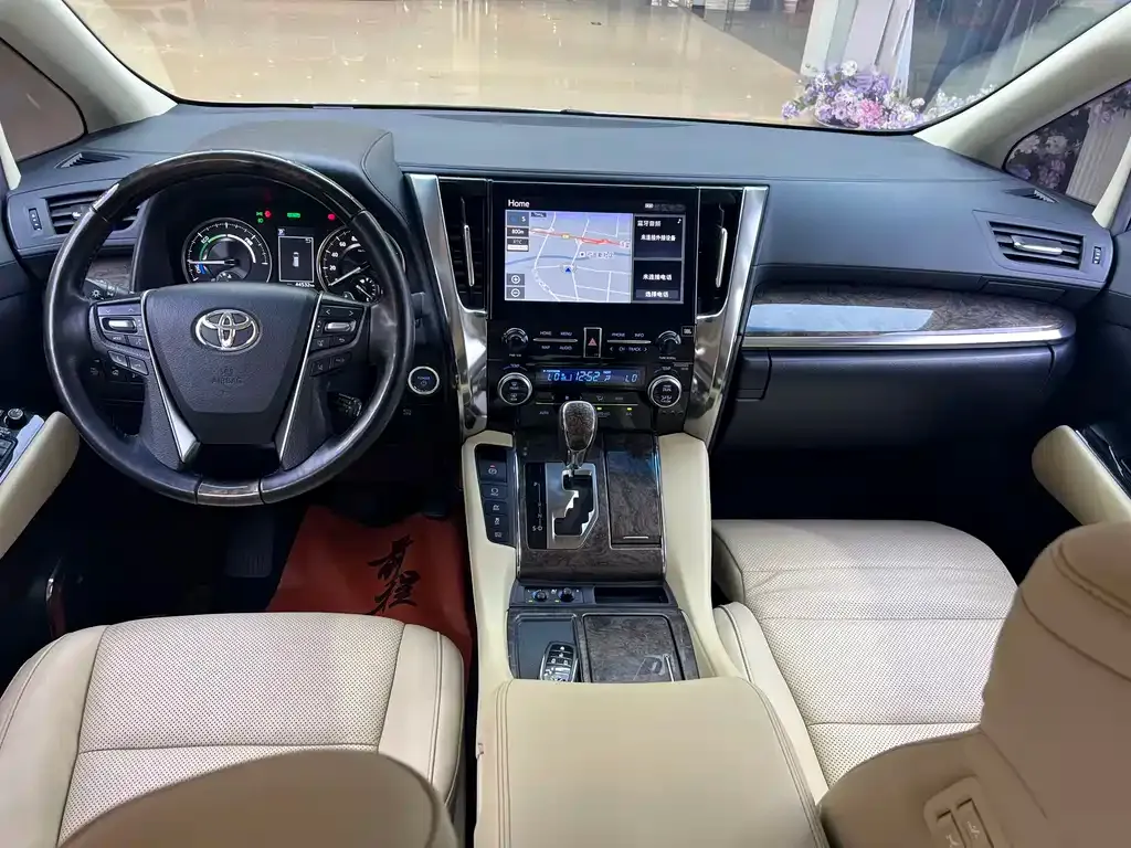 Toyota Alphard — фото 8