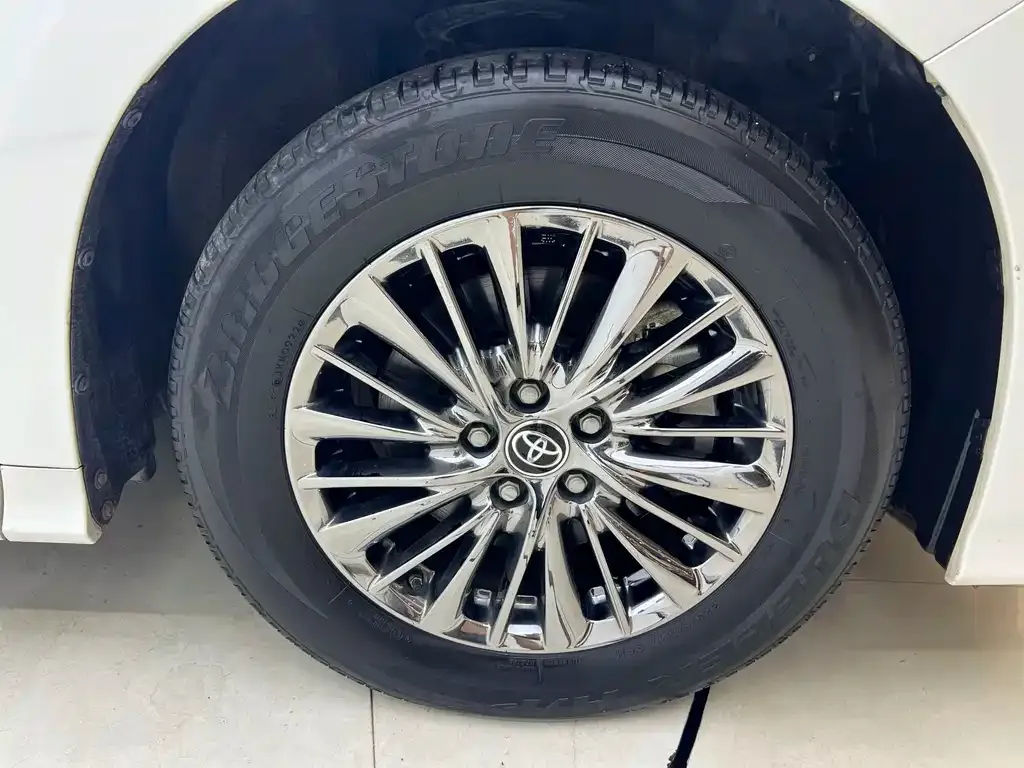 Toyota Alphard — фото 7