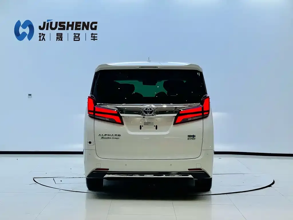 Toyota Alphard — фото 5