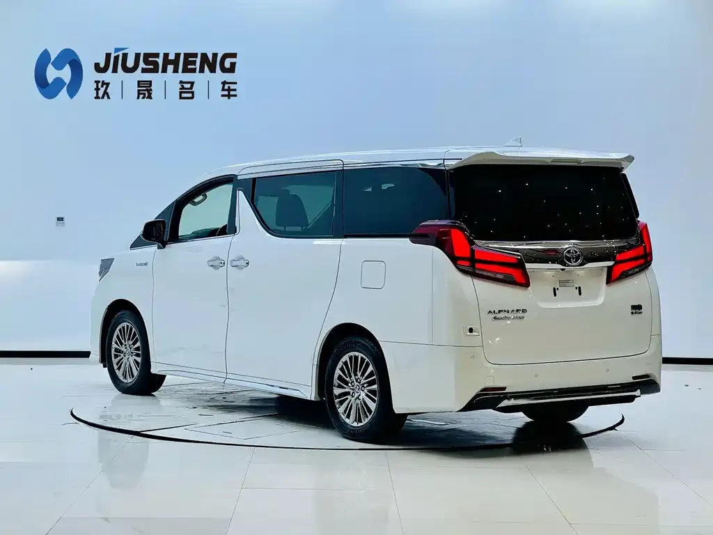 Toyota Alphard — фото 10