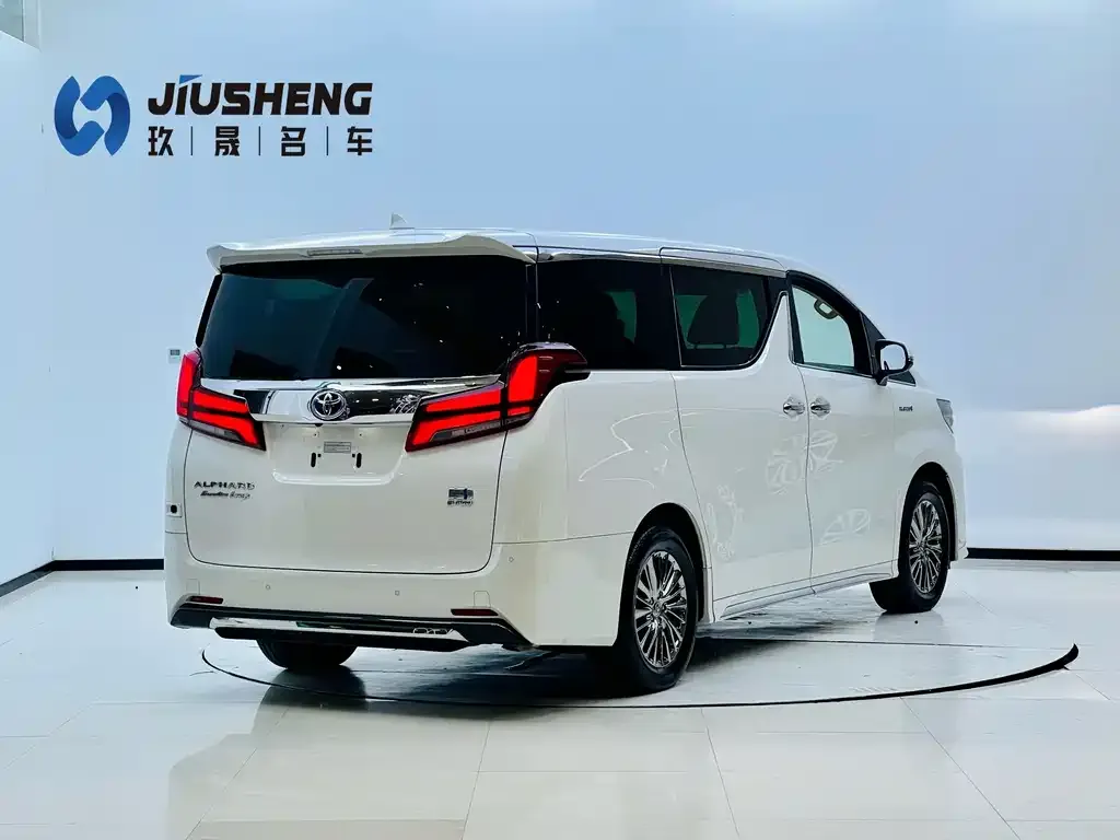 Toyota Alphard — фото 4