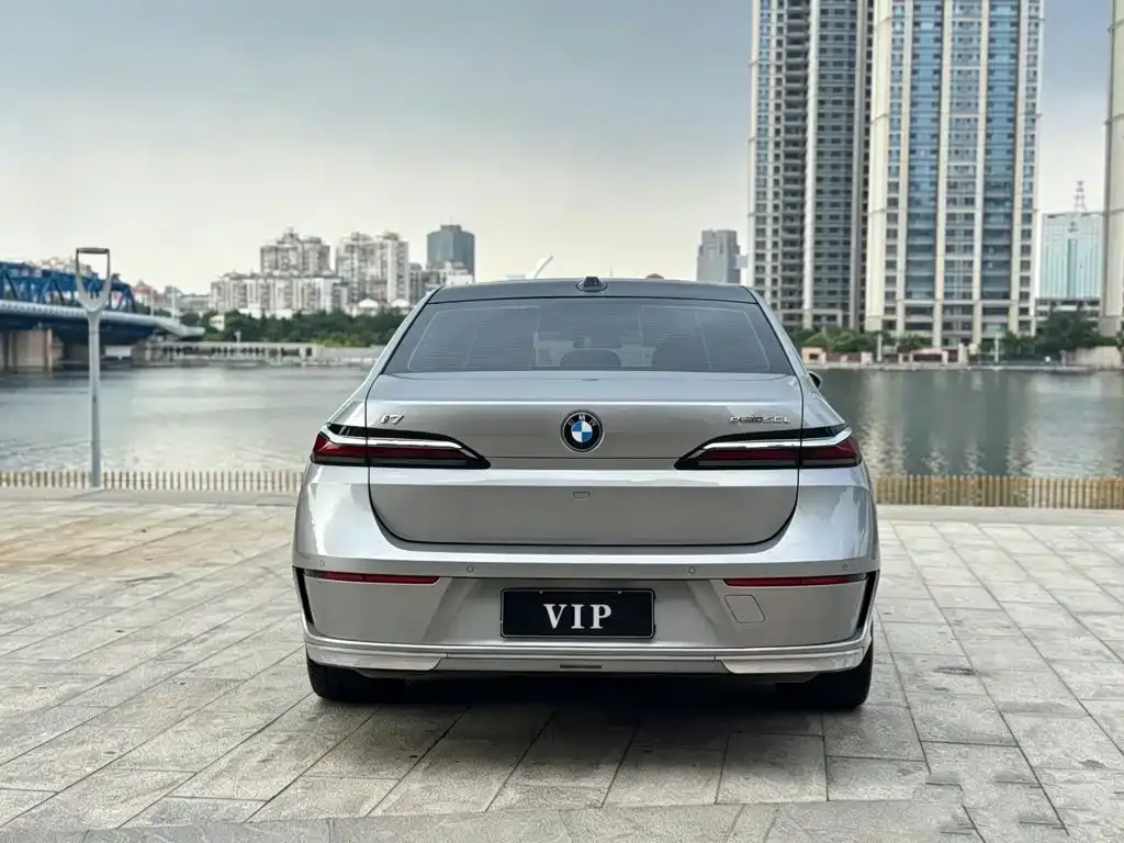 BMW i7 — фото 6