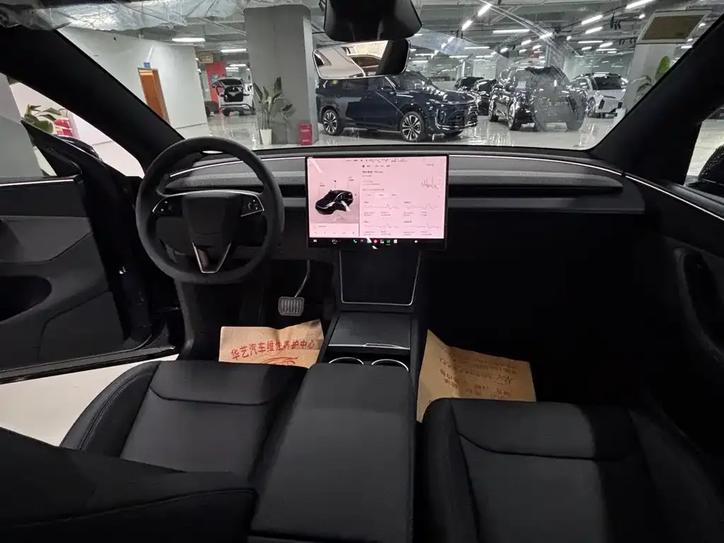 Tesla Model Y — фото 2