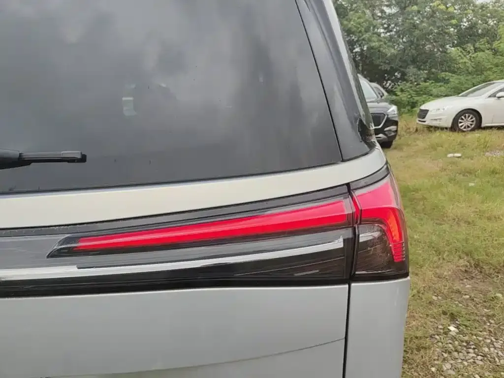 Buick GL8 Hybrid — фото 10