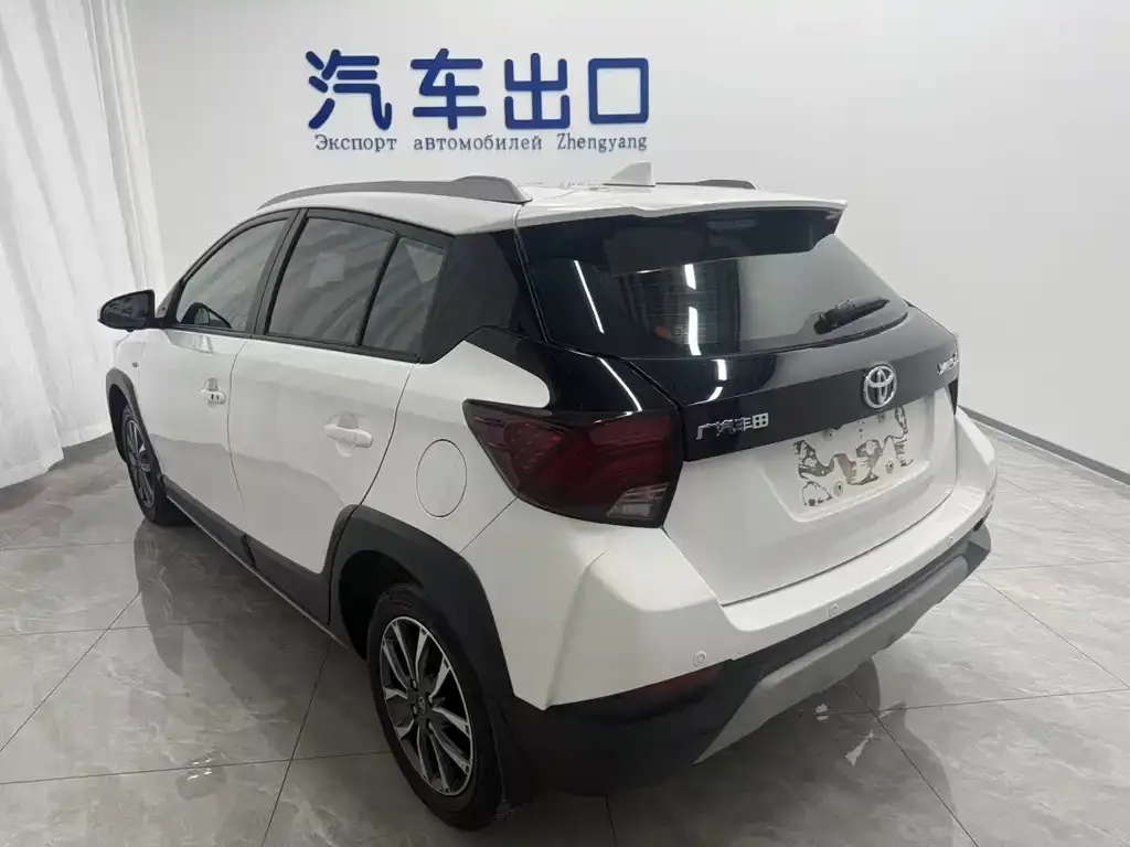 Toyota Yaris L — фото 3
