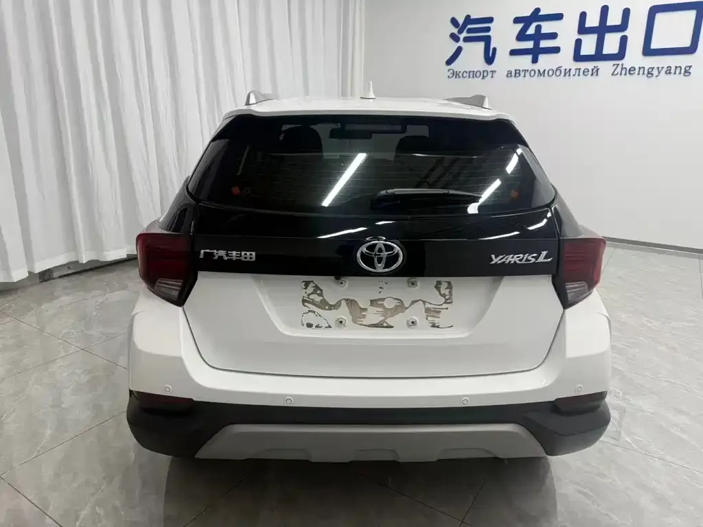 Toyota Yaris L — фото 4