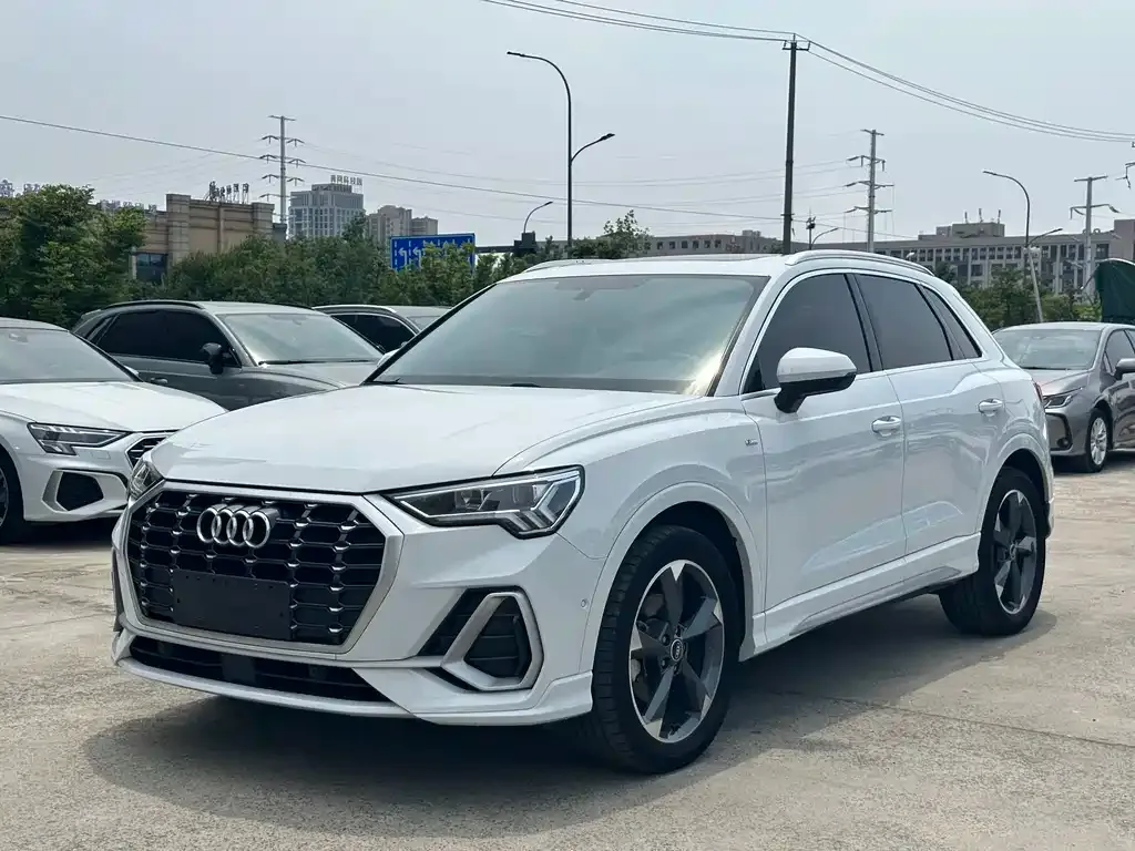 Audi Q3 — фото 1