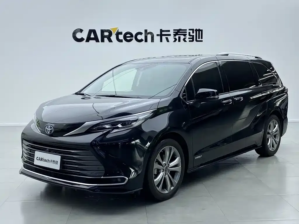 Toyota Sienna — фото 1