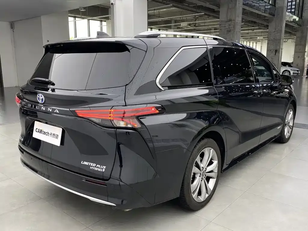 Toyota Sienna — фото 9