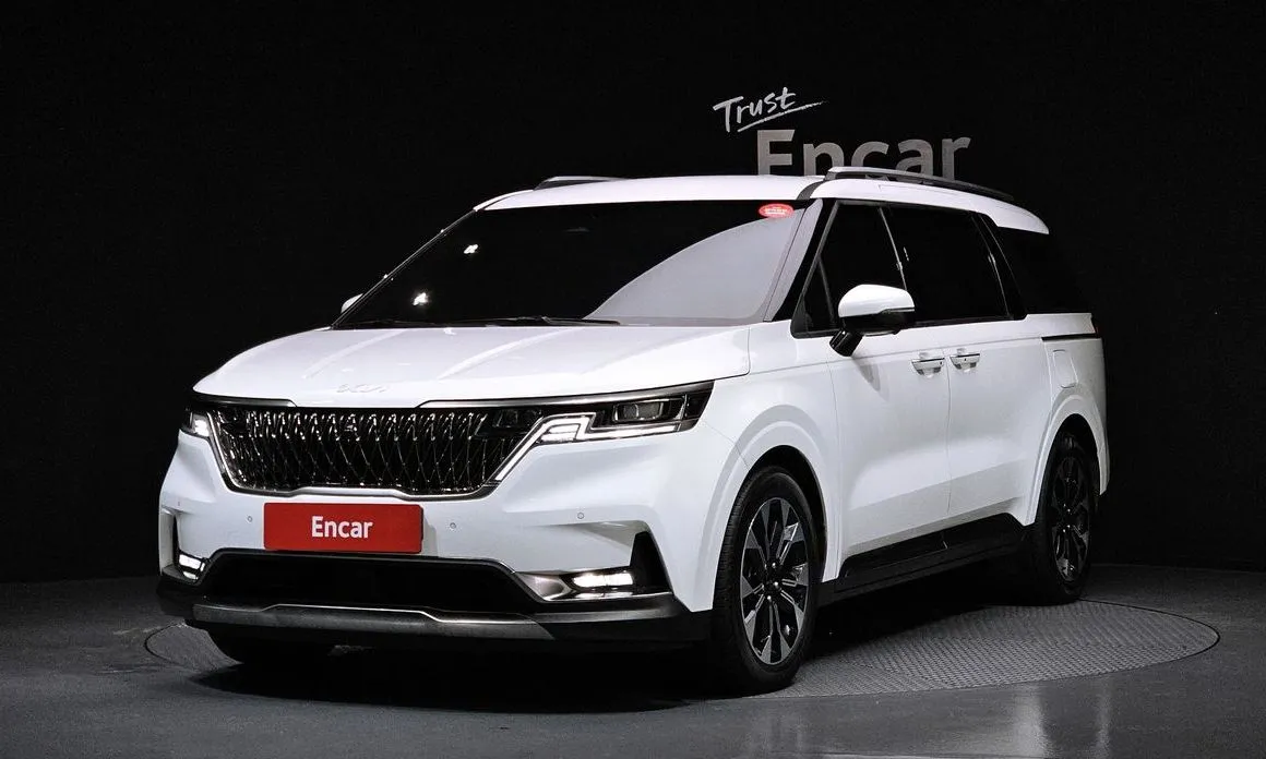 Kia Carnival — фото 1