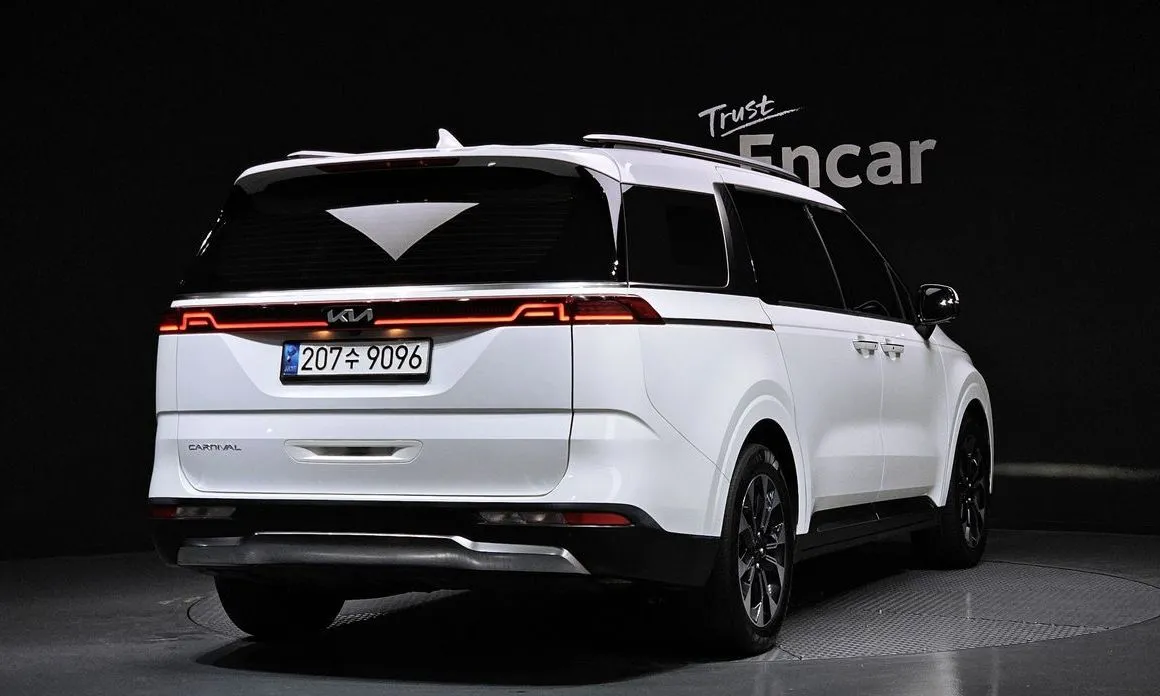 Kia Carnival — фото 6
