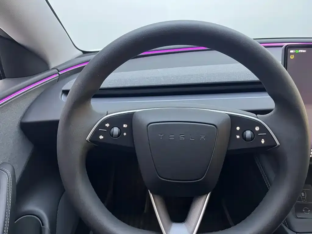Tesla Model 3 — фото 9