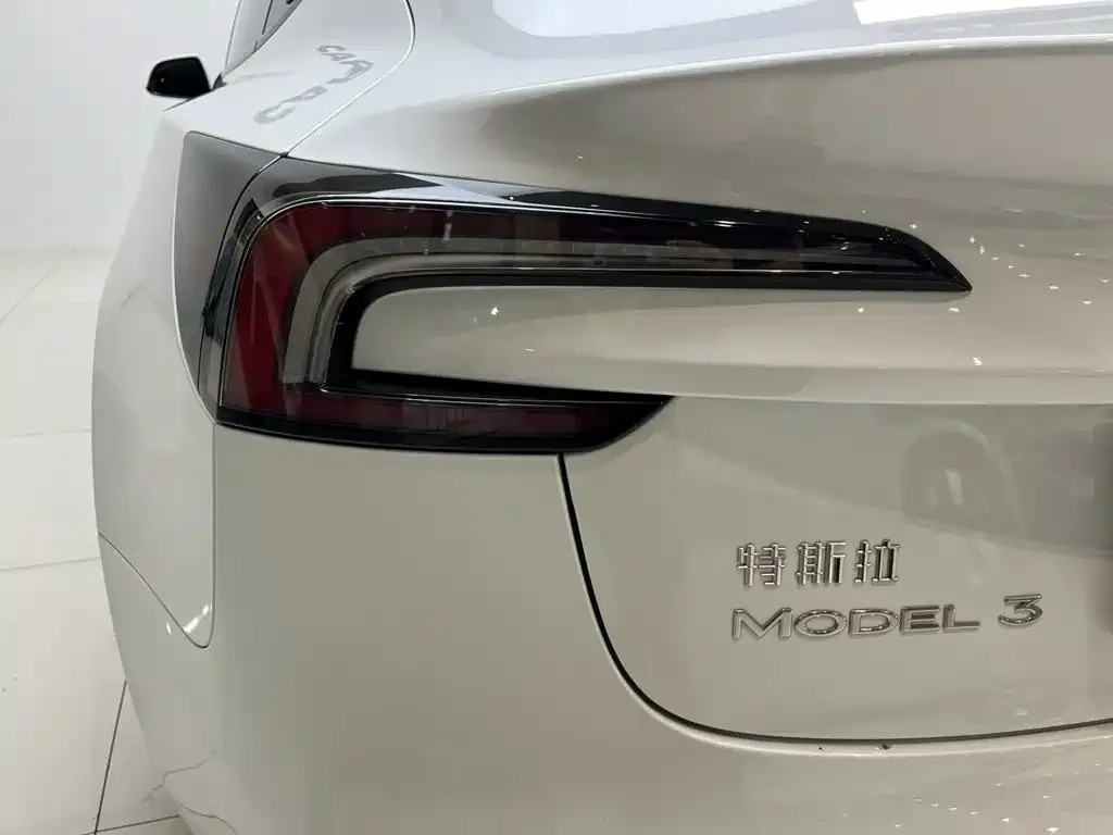 Tesla Model 3 — фото 6