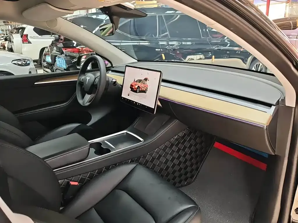 Tesla Model Y — фото 3