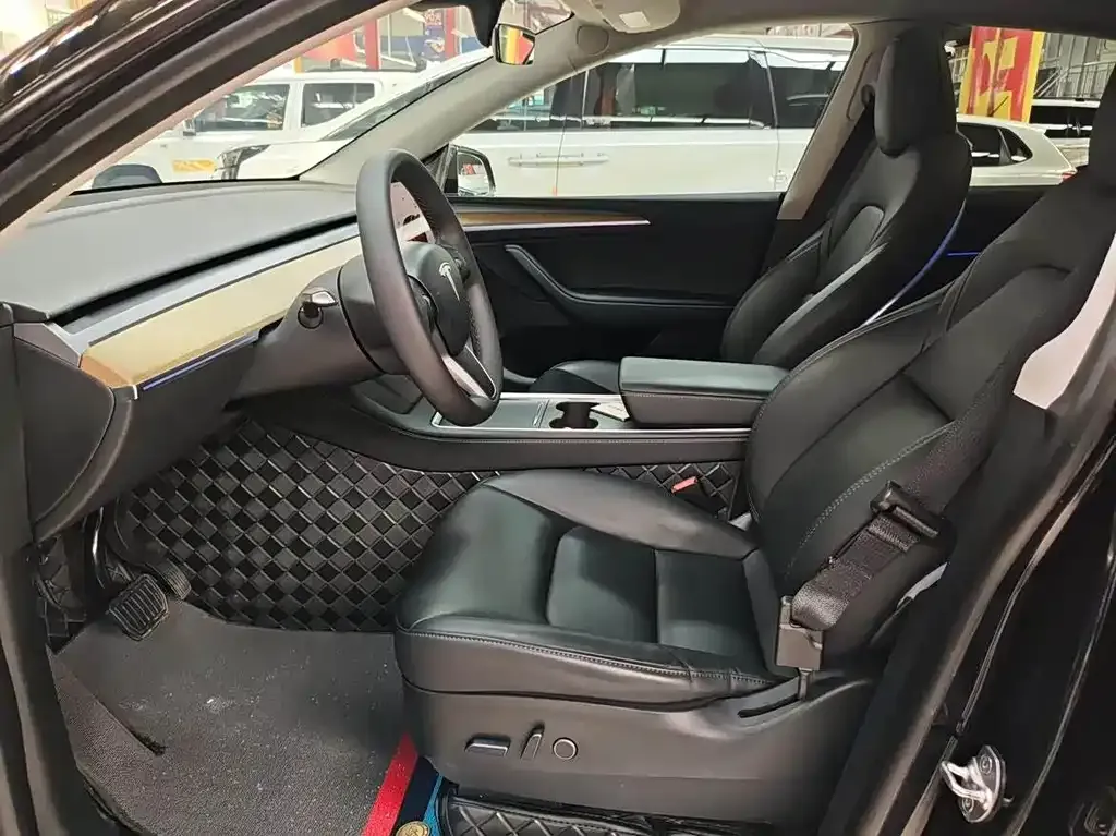 Tesla Model Y — фото 4