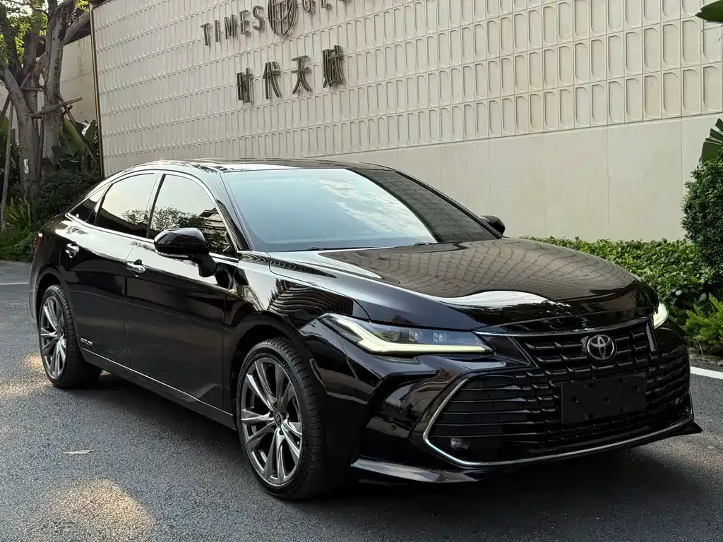 Toyota Avalon — фото 1