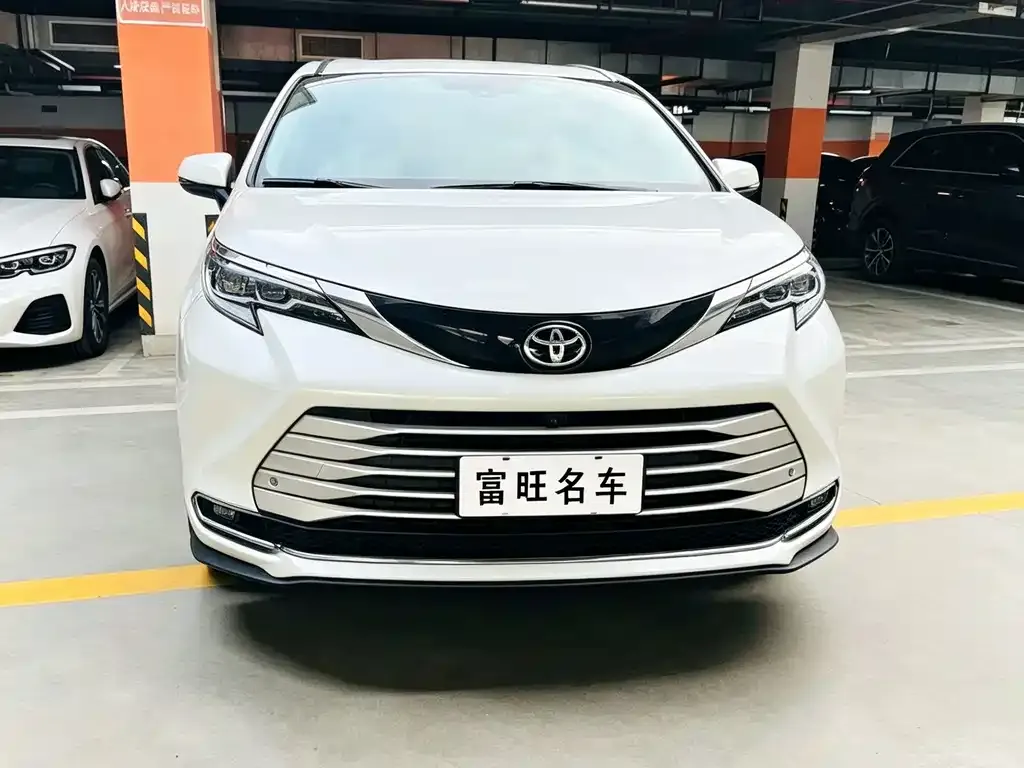 Toyota Sienna — фото 6
