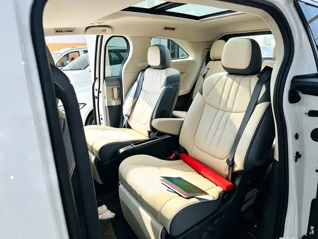 Toyota Sienna — фото 3