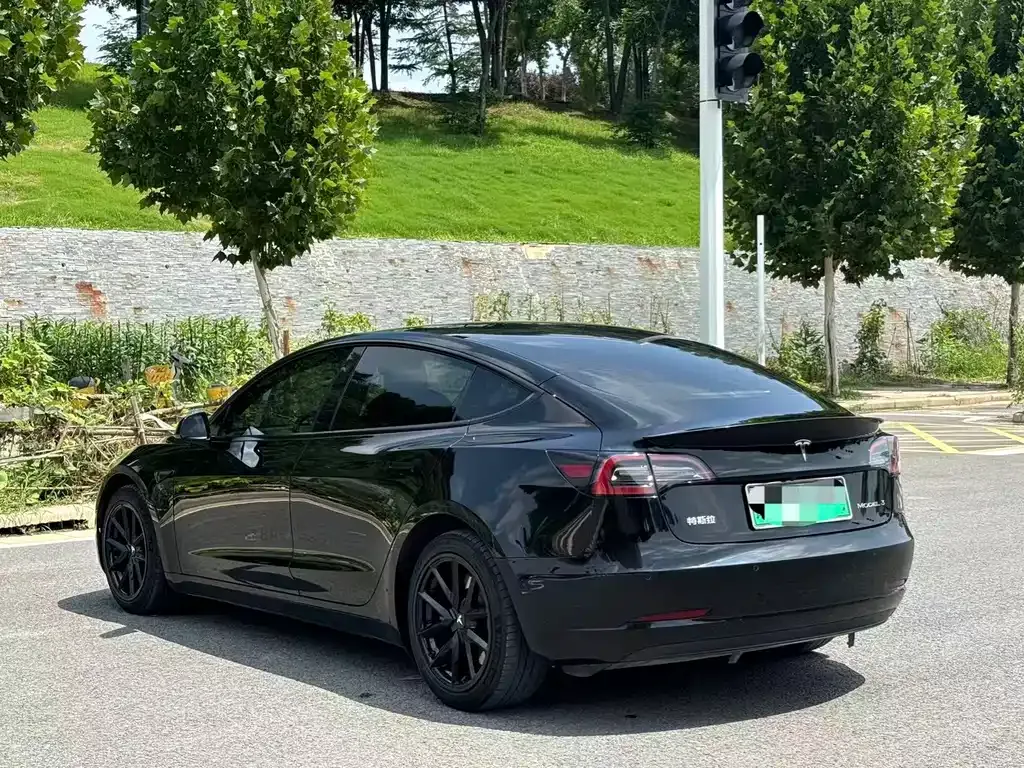 Tesla Model 3 — фото 10