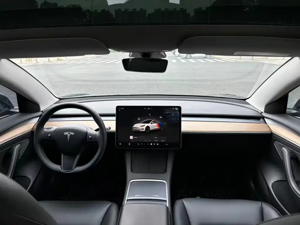 Tesla Model 3 — фото 8