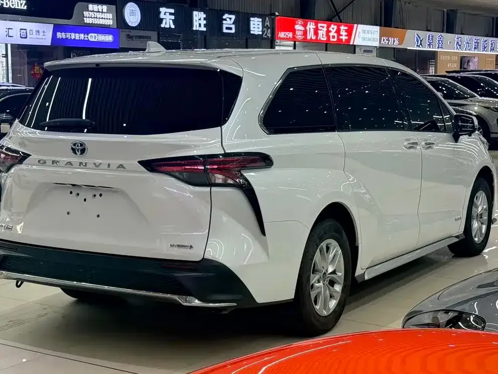 Toyota Granvia — фото 3