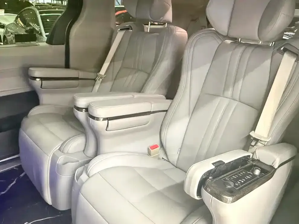 Toyota Granvia — фото 4