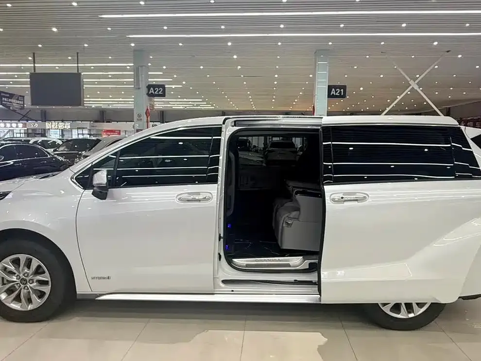 Toyota Granvia — фото 9