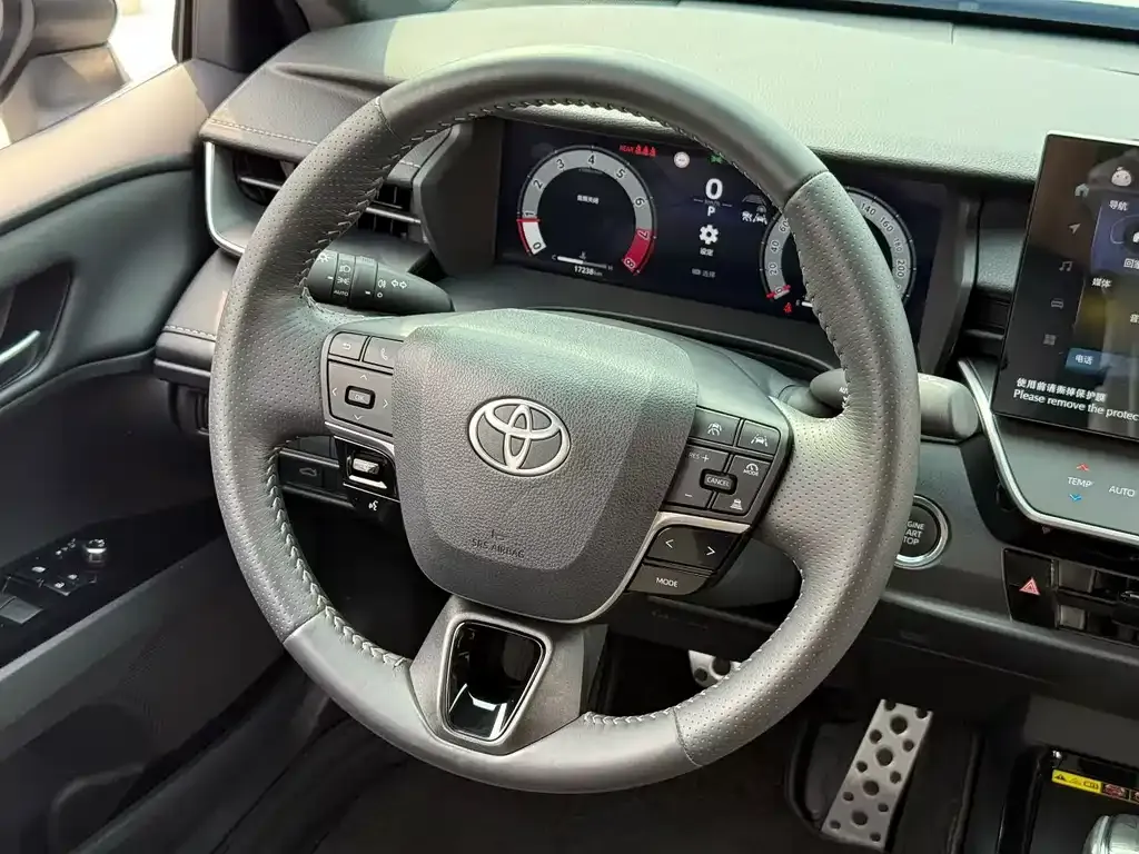 Toyota Camry — фото 5
