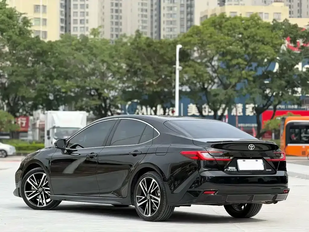 Toyota Camry — фото 6