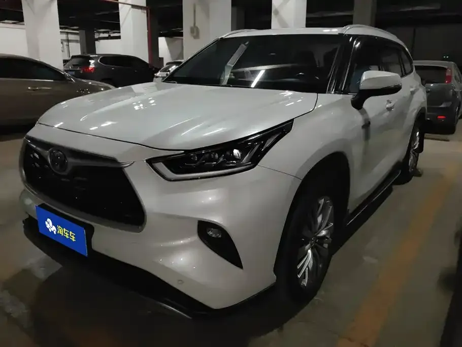 Toyota Highlander — фото 1