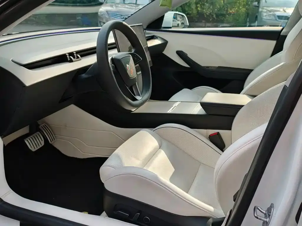 Tesla Model 3 — фото 3