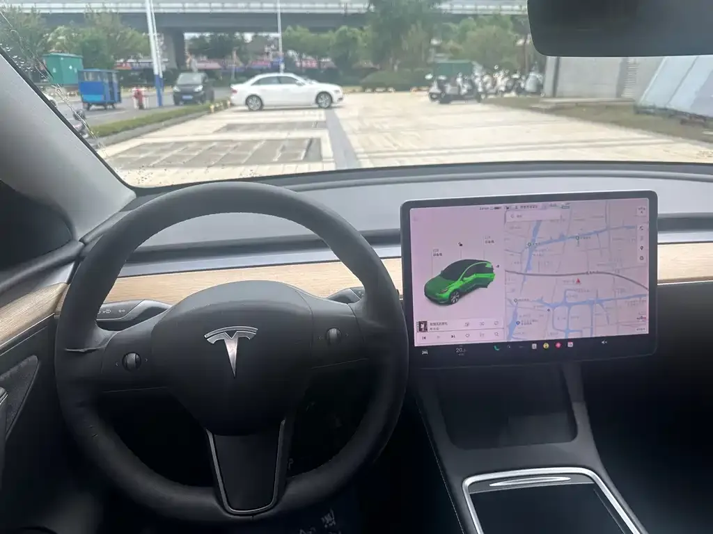 Tesla Model Y — фото 6