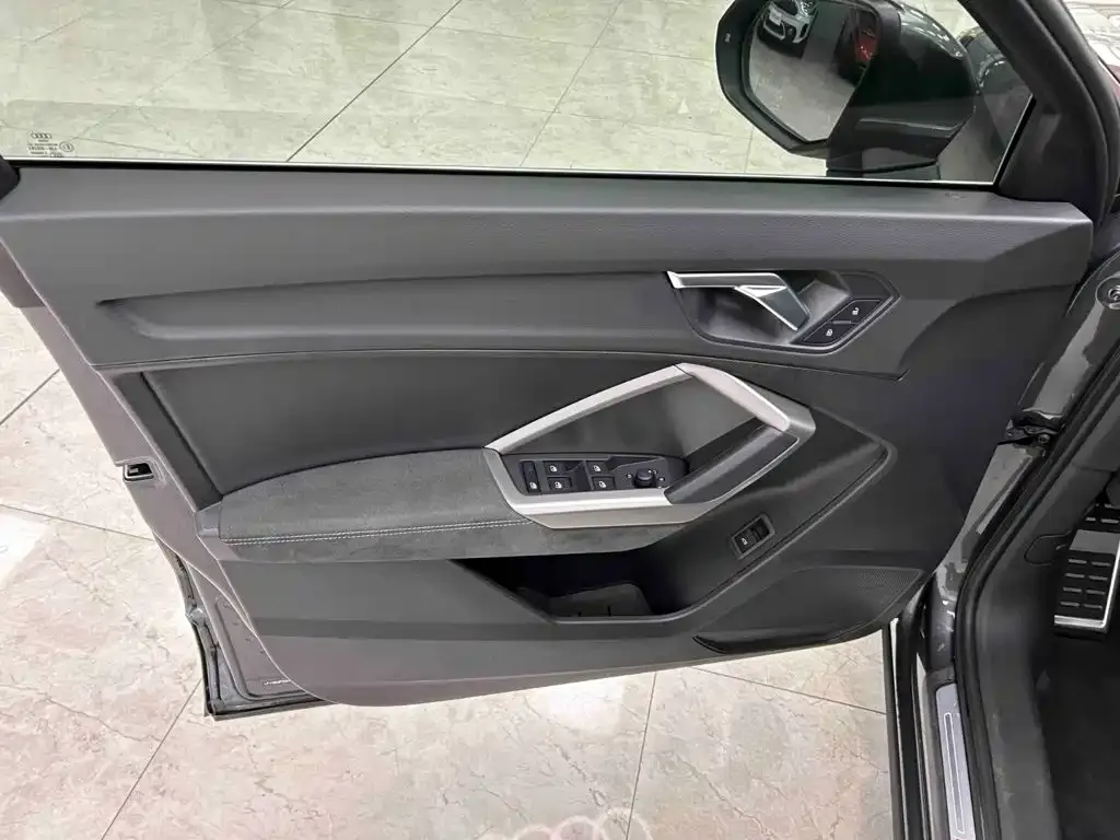 Audi Q3 — фото 10