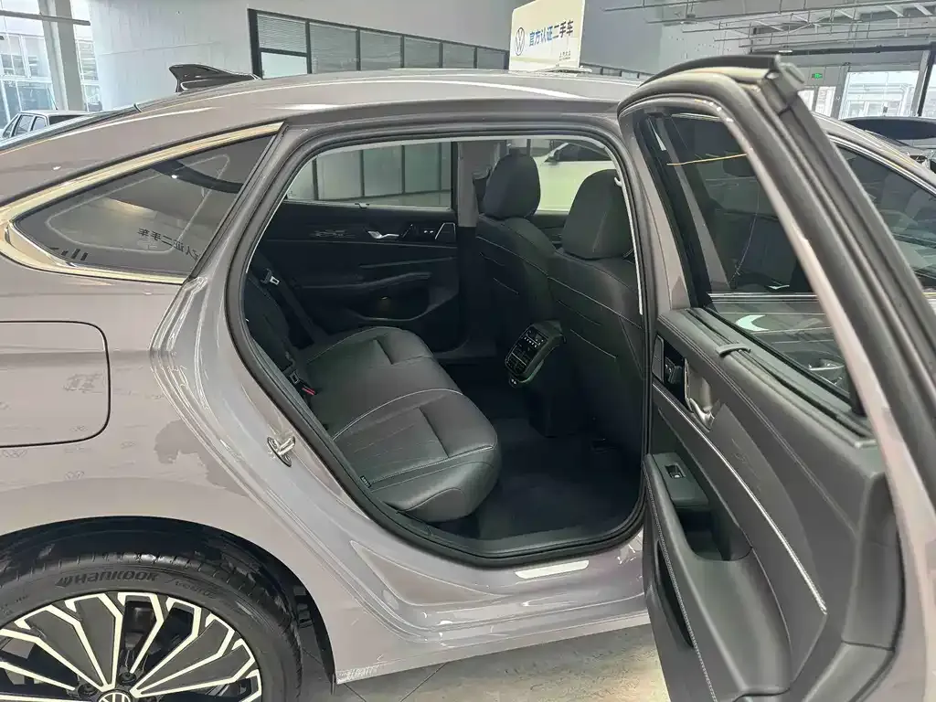 Volkswagen Passat — фото 10
