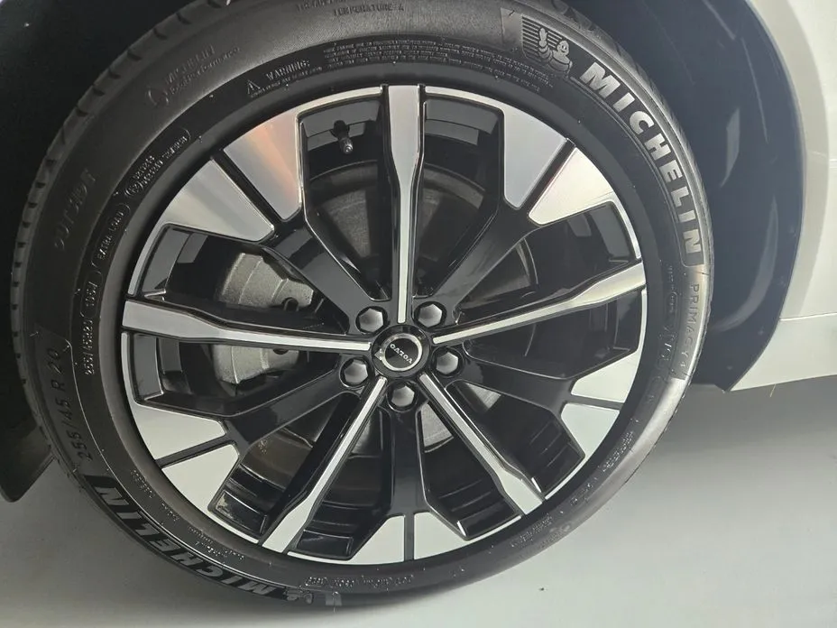 Volvo XC60 — фото 10
