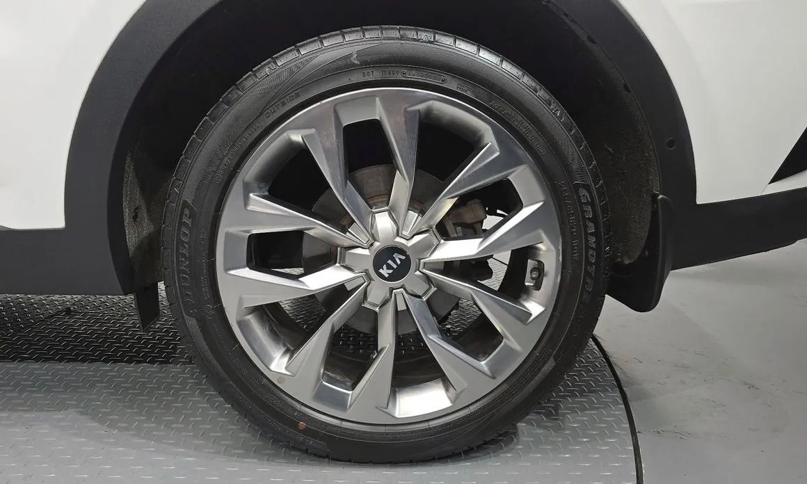 Kia Sorento — фото 7