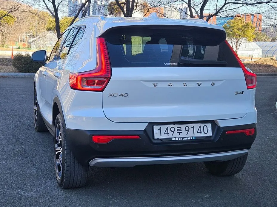 Volvo XC40 — фото 8