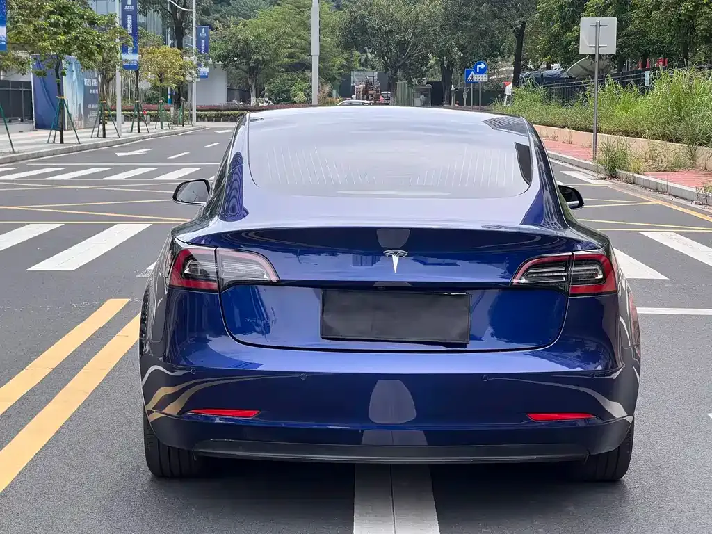 Tesla Model 3 — фото 4