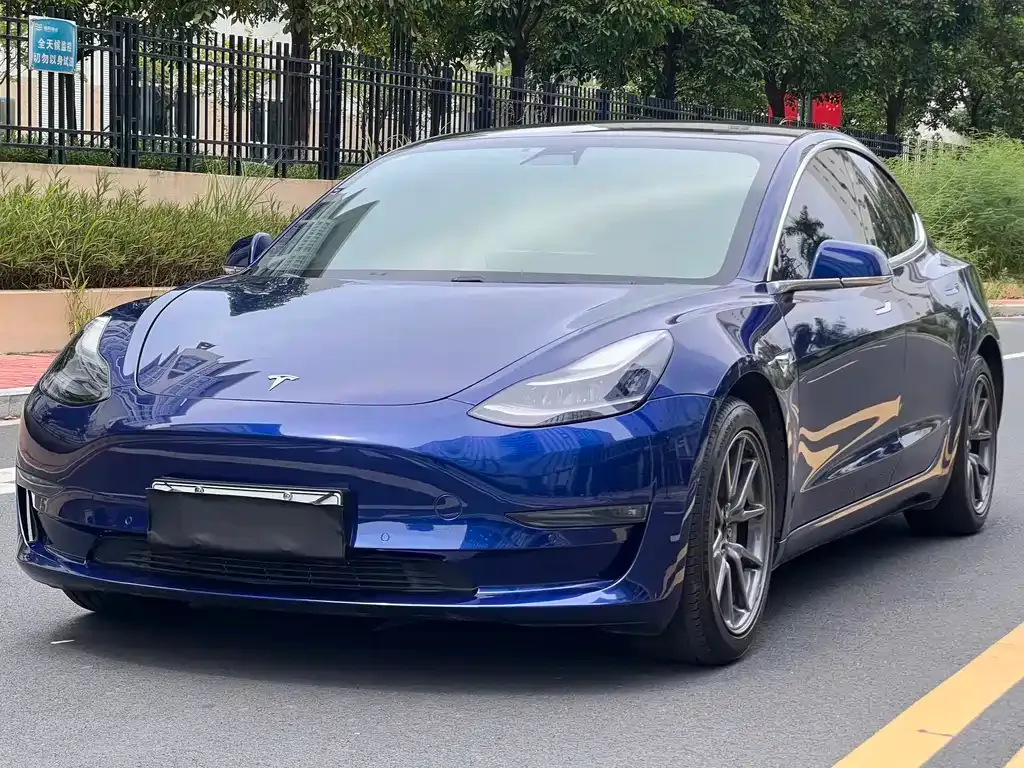 Tesla Model 3 — фото 9