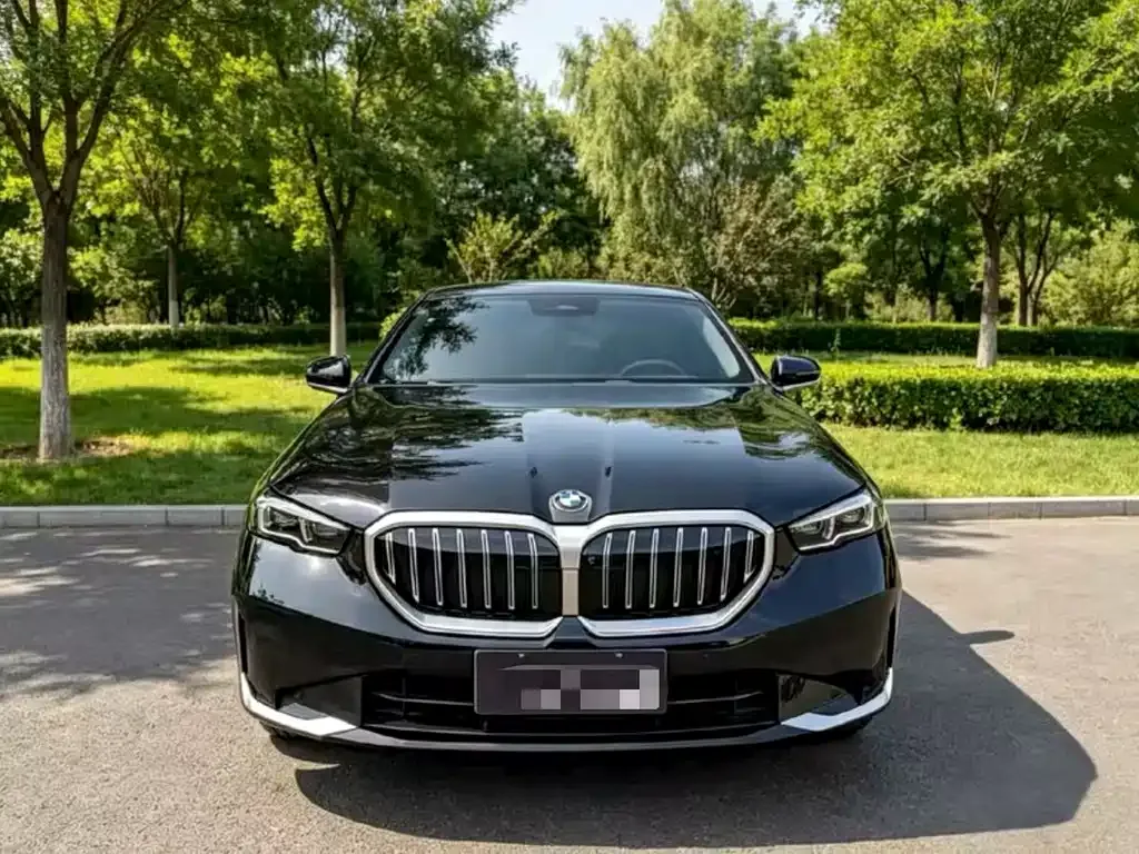 BMW 5 Series — фото 1