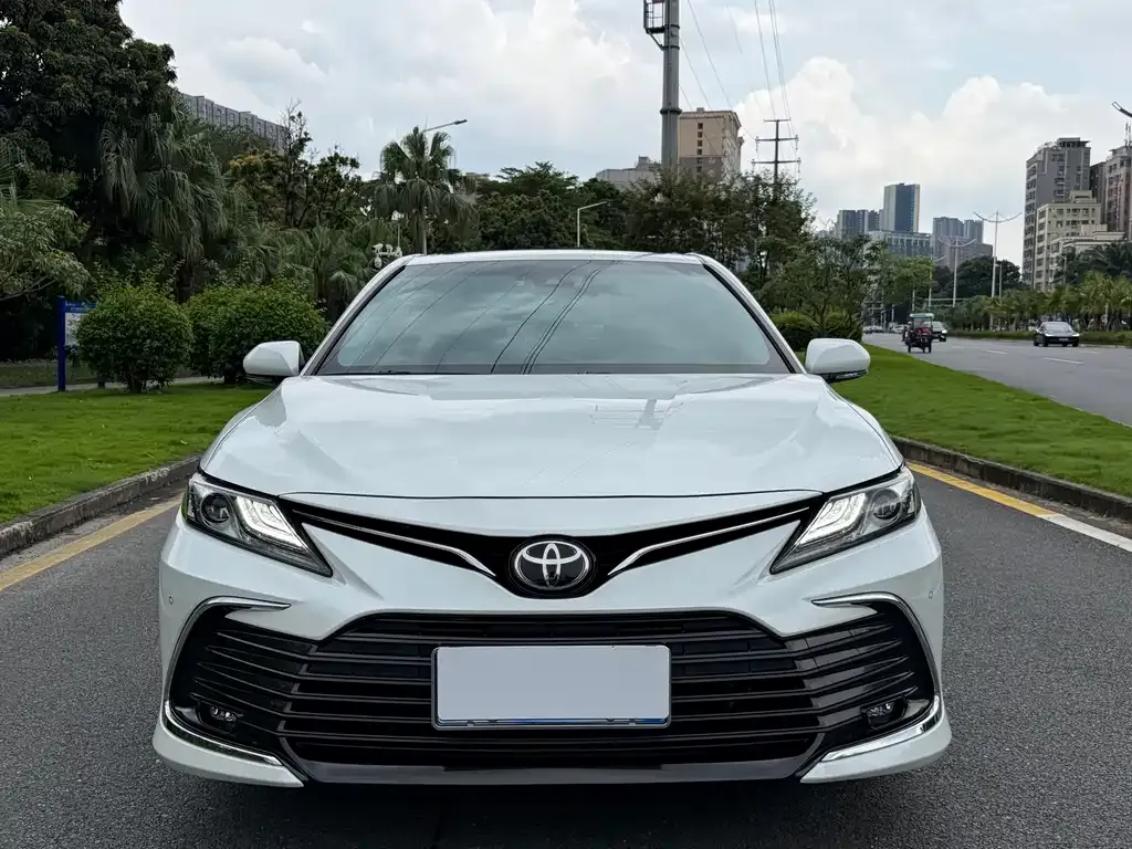 Toyota Camry — фото 3