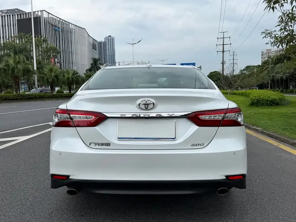 Toyota Camry — фото 6