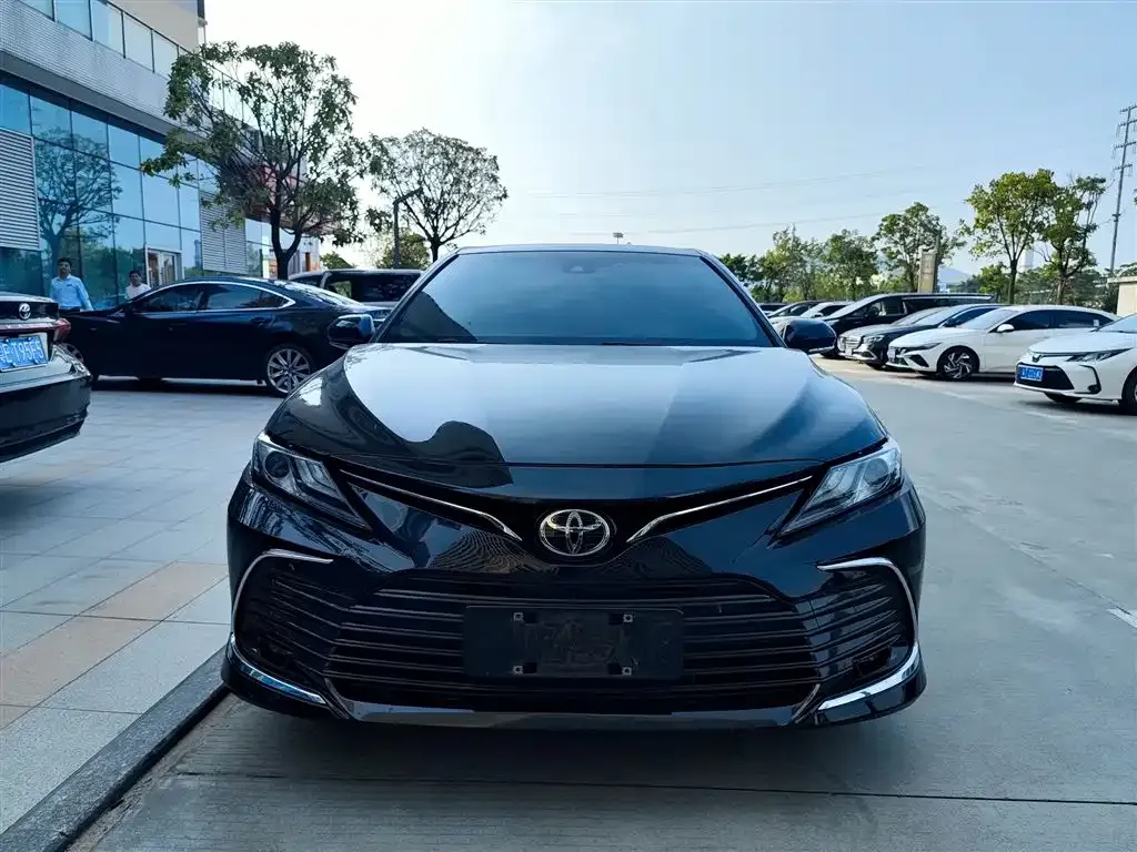 Toyota Camry — фото 3