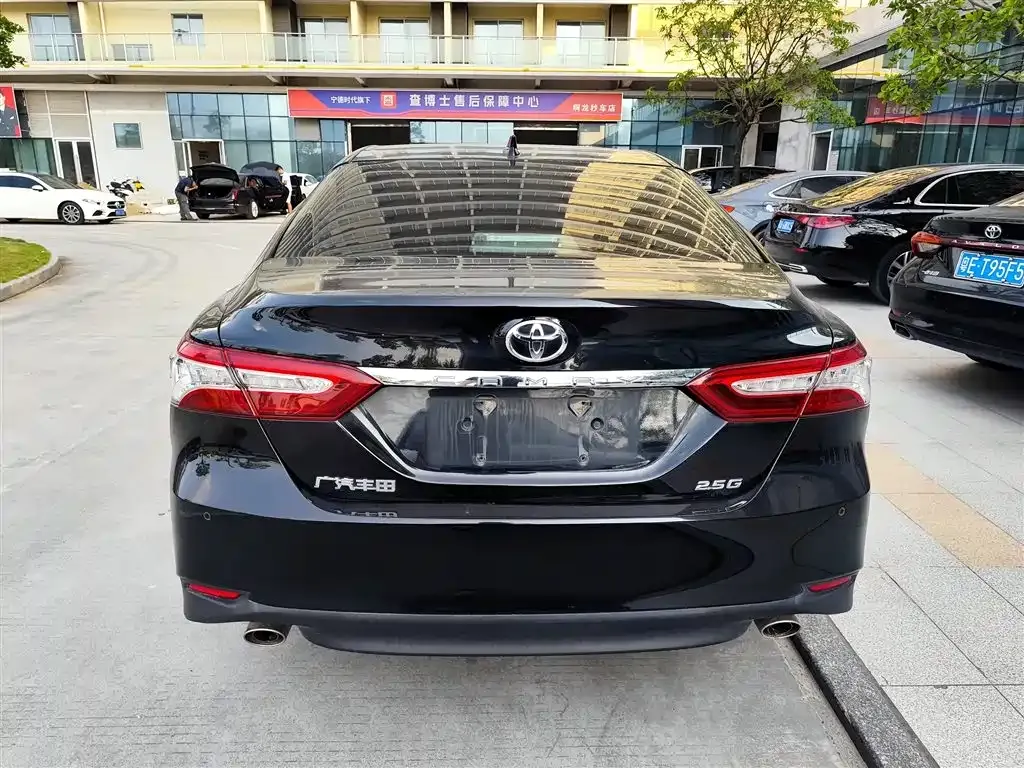 Toyota Camry — фото 6