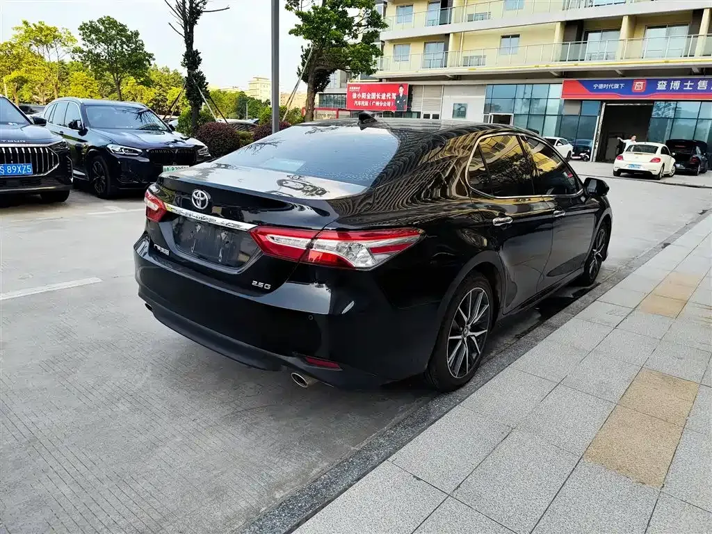 Toyota Camry — фото 9