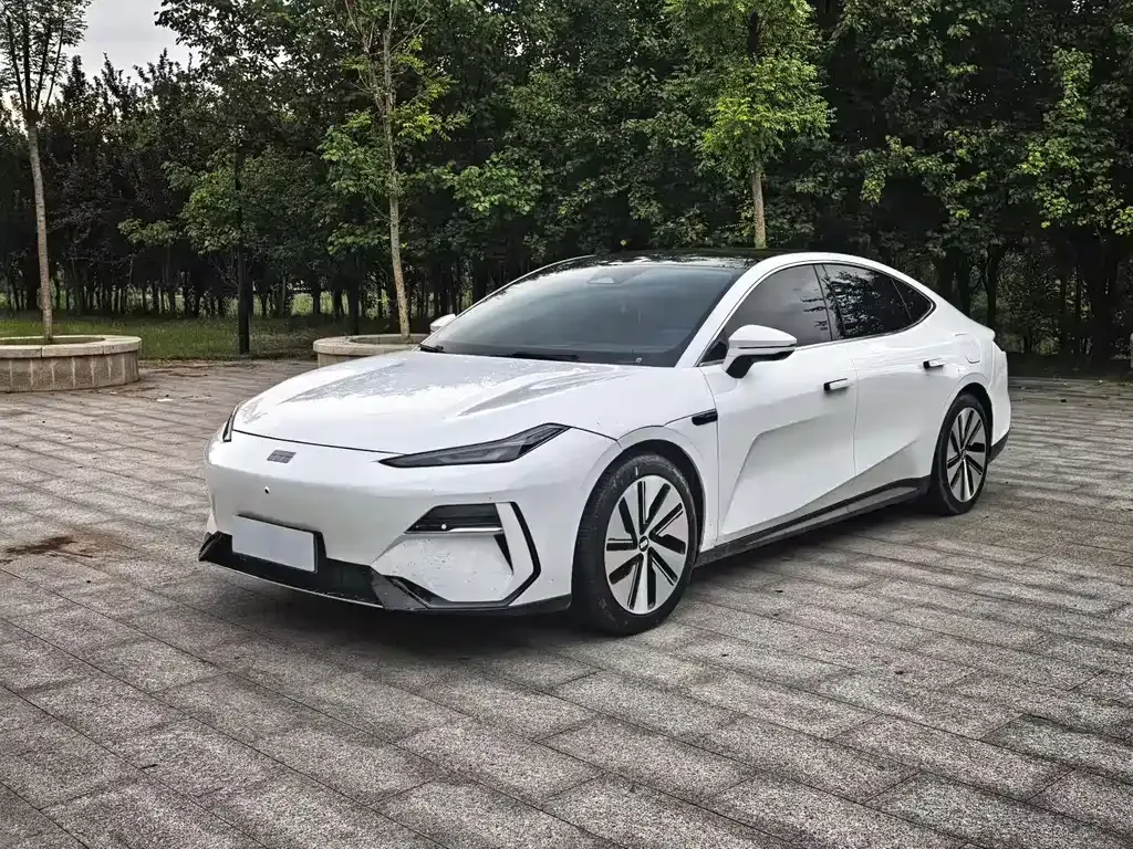 Geely Galaxy E8 — фото 1